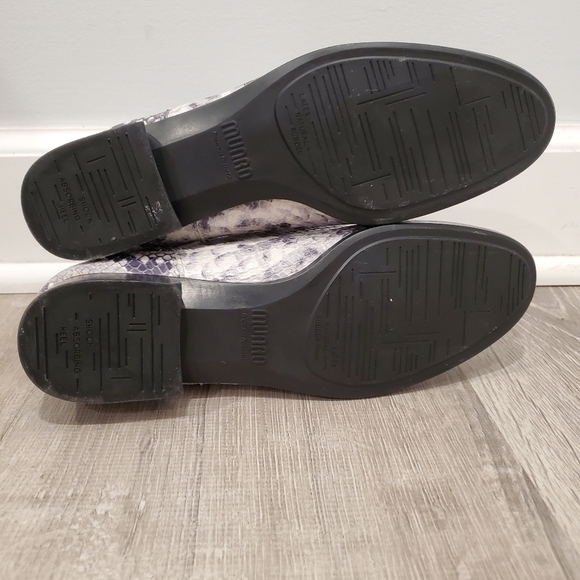 NEW Munro Cate Chelsea Snake Embossed Ankle Boots - Picture 5 of 8